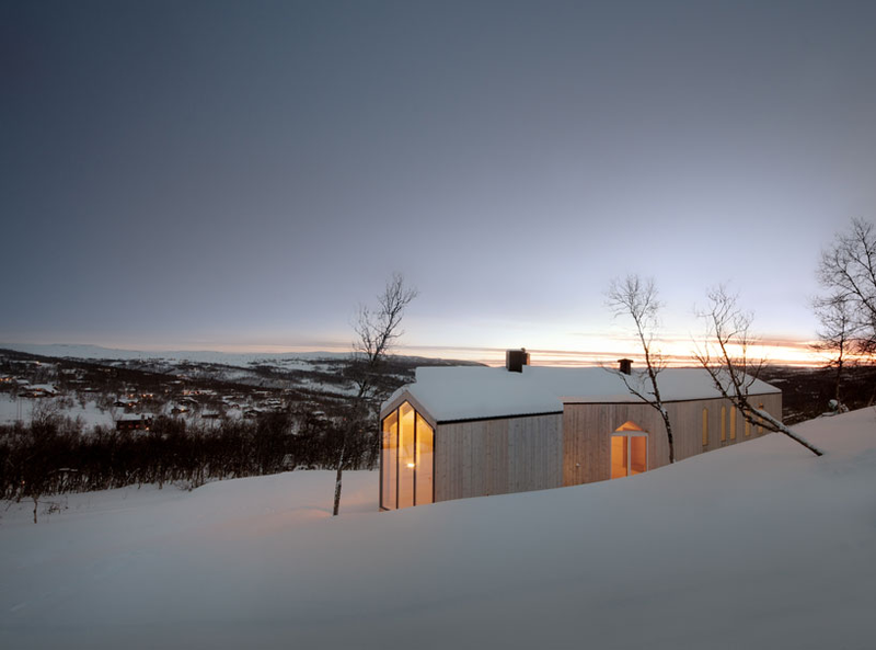 Illustration for article titled This Split-View Mountain Lodge Is the Ultimate Ski Shack